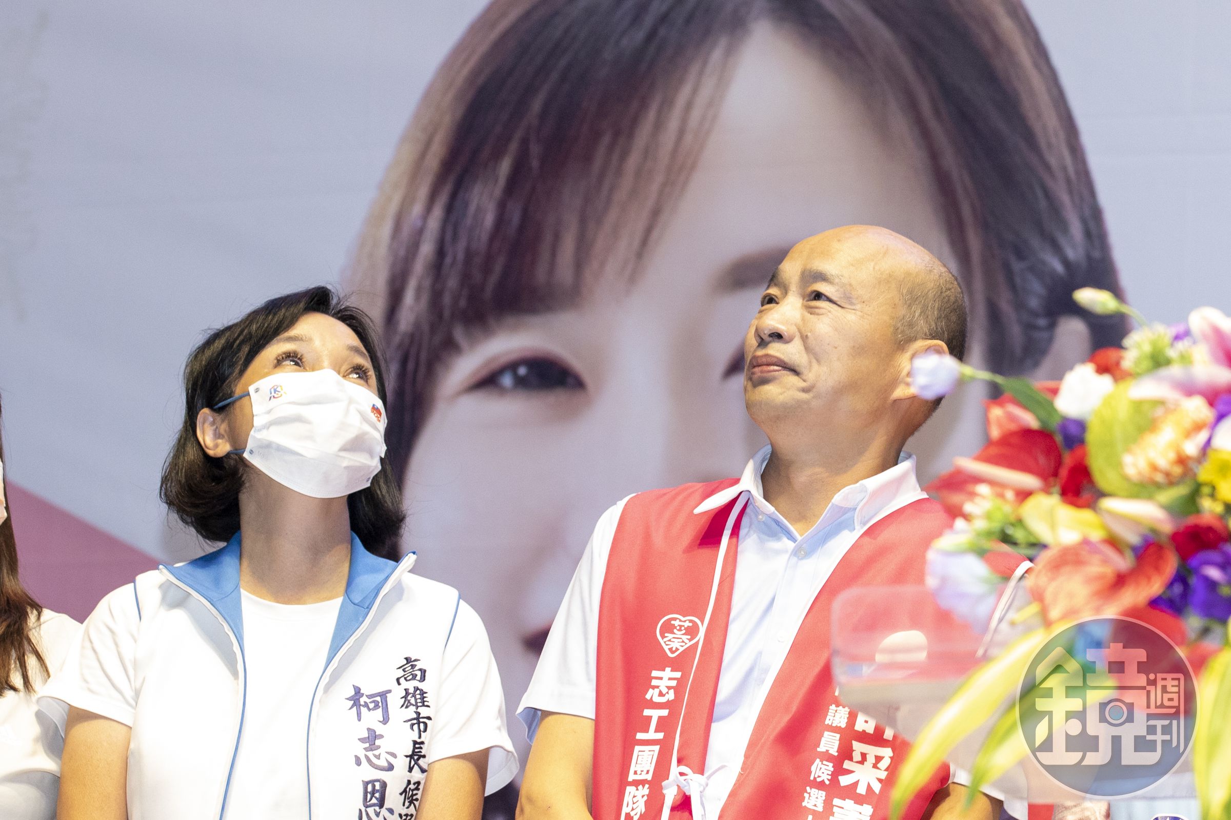 韓國瑜（右）近日「重出江湖」為國民黨候選人站台催票，他昨天在政論節目上表示，若柯志恩當選市長是「買一送二」，允諾自己會當終身的高雄市政府志工。