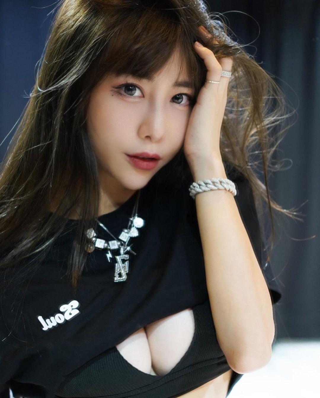 梓梓練舞時穿著爆乳小可愛,穿著走健康性感風。(翻攝IG @t40533)