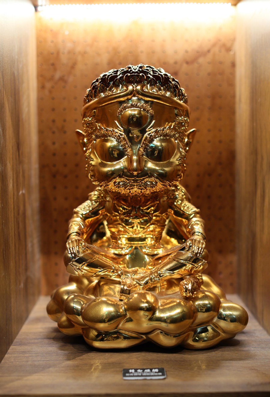 G.D. Lampaulus將自己畫作中的人物製成藝術品收藏,非賣品。