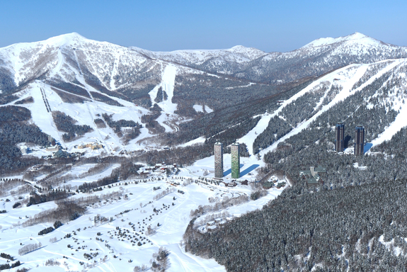 度假村雪道多元，適合不同程度的滑雪者。（星野集團提供）