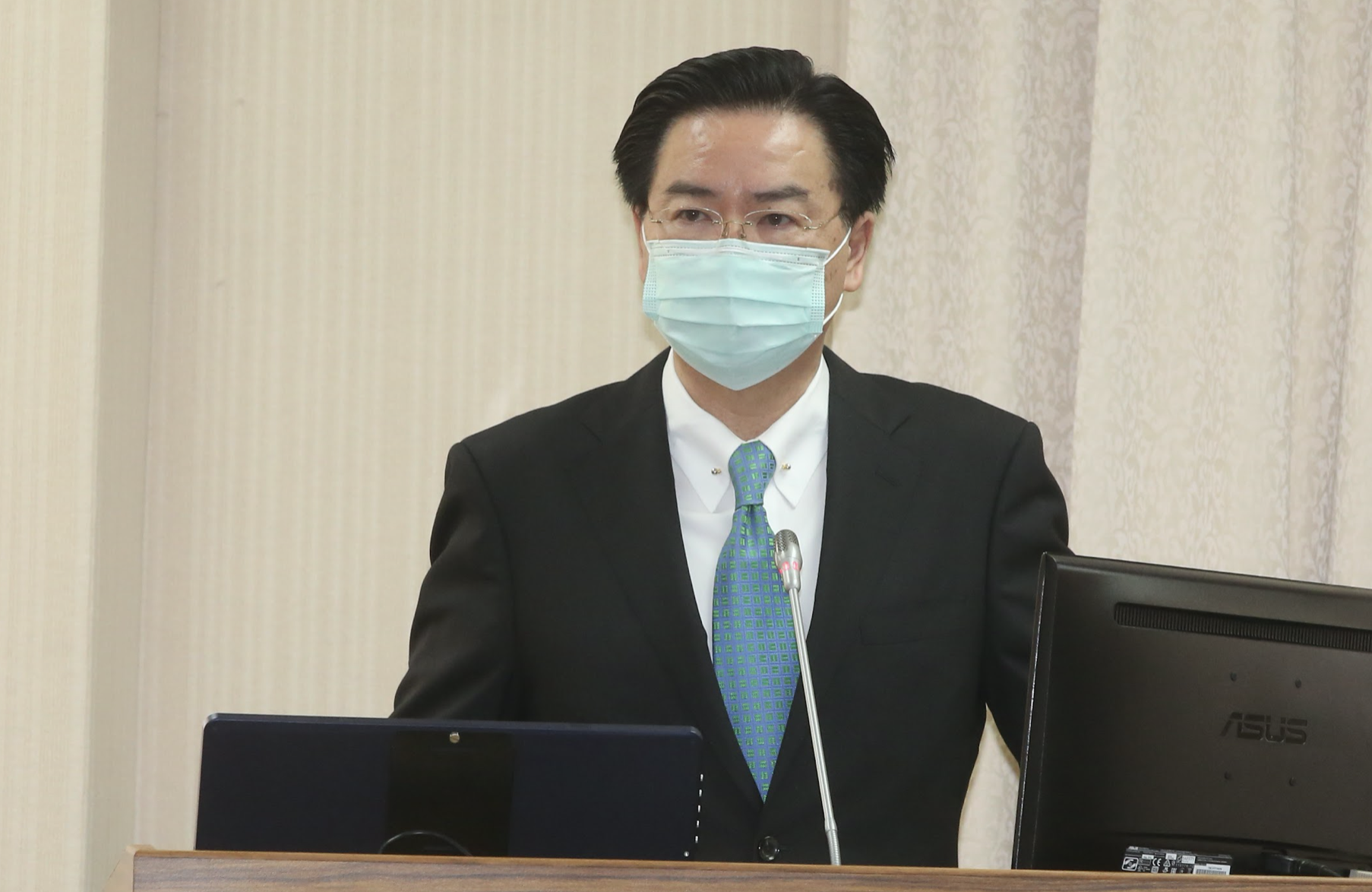 何志偉質詢問外交部是否有所掌握，外交部長吳釗燮（圖）則說，會立即報警處理。（本刊資料照）