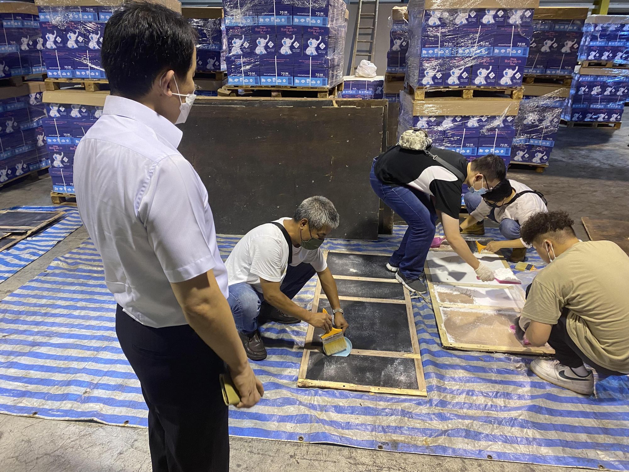 警方清點毒品數量。(警方提供)