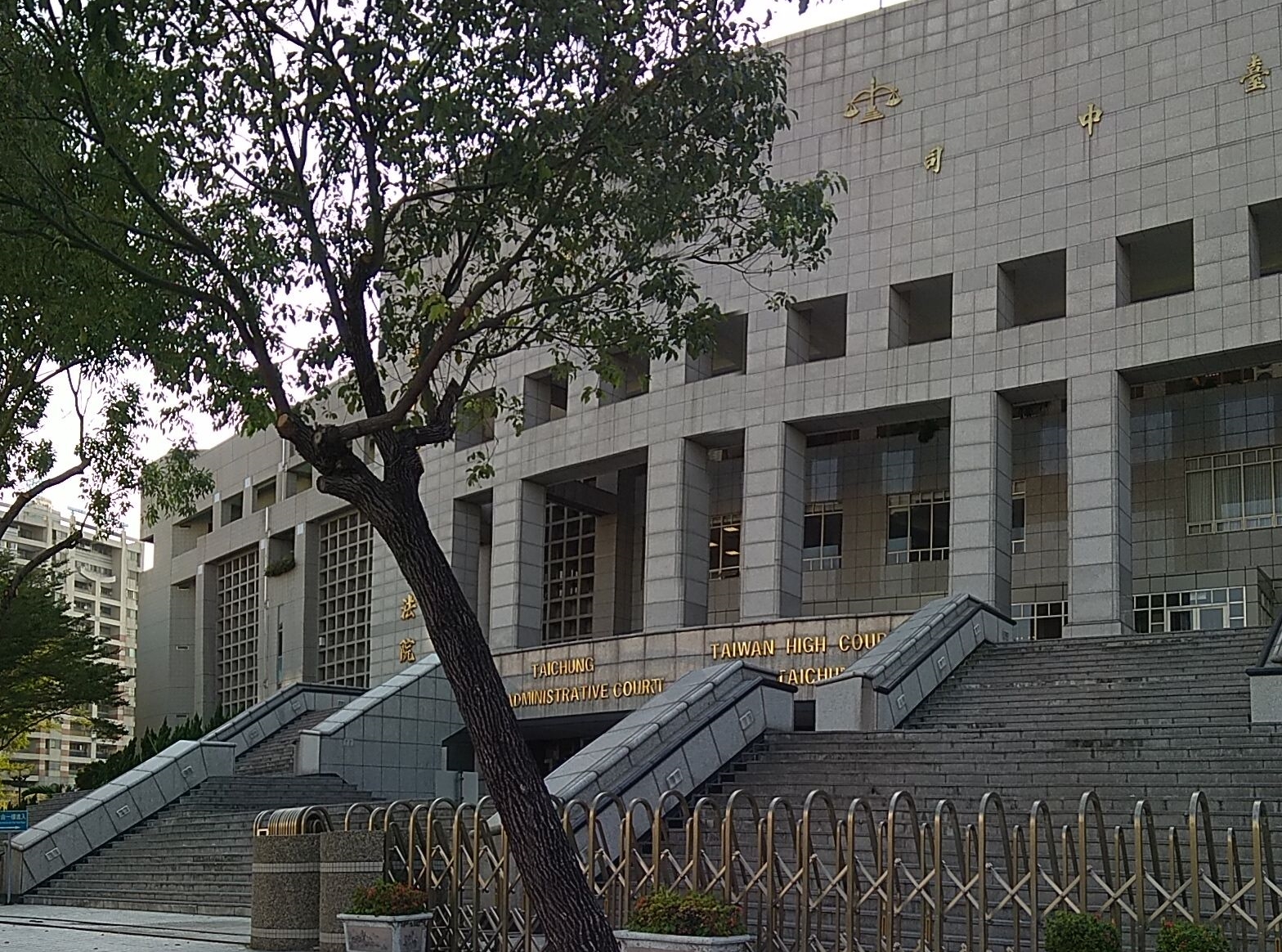 罵女警「妳屌什麼屌」，台中高分院認為僅是宣洩情緒，無侮辱犯意，維持一審原判，無罪定讞。（本刊資料照）