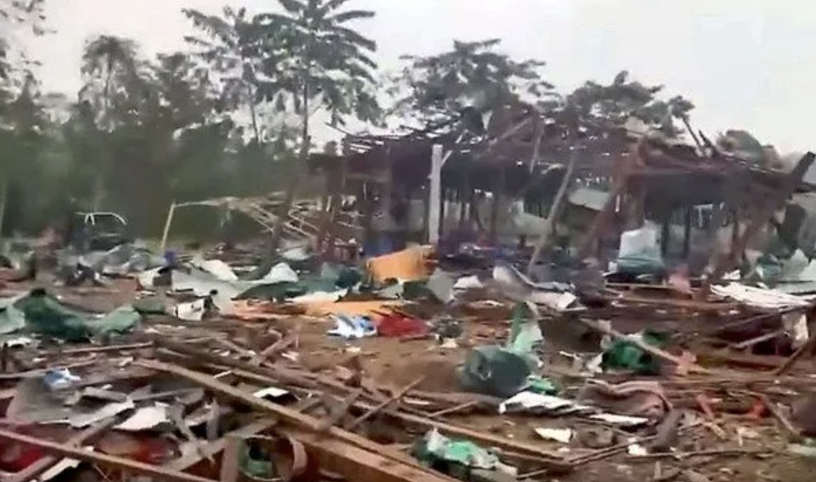 克欽獨立組織慶祝成立62週年，卻遭緬甸軍政府投擲炸彈突襲。（翻攝AOAV）