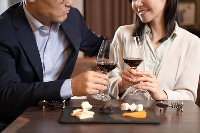 晚婚時代，許多中高齡男女透過婚友社尋找另一半。（示意圖，photoAC）