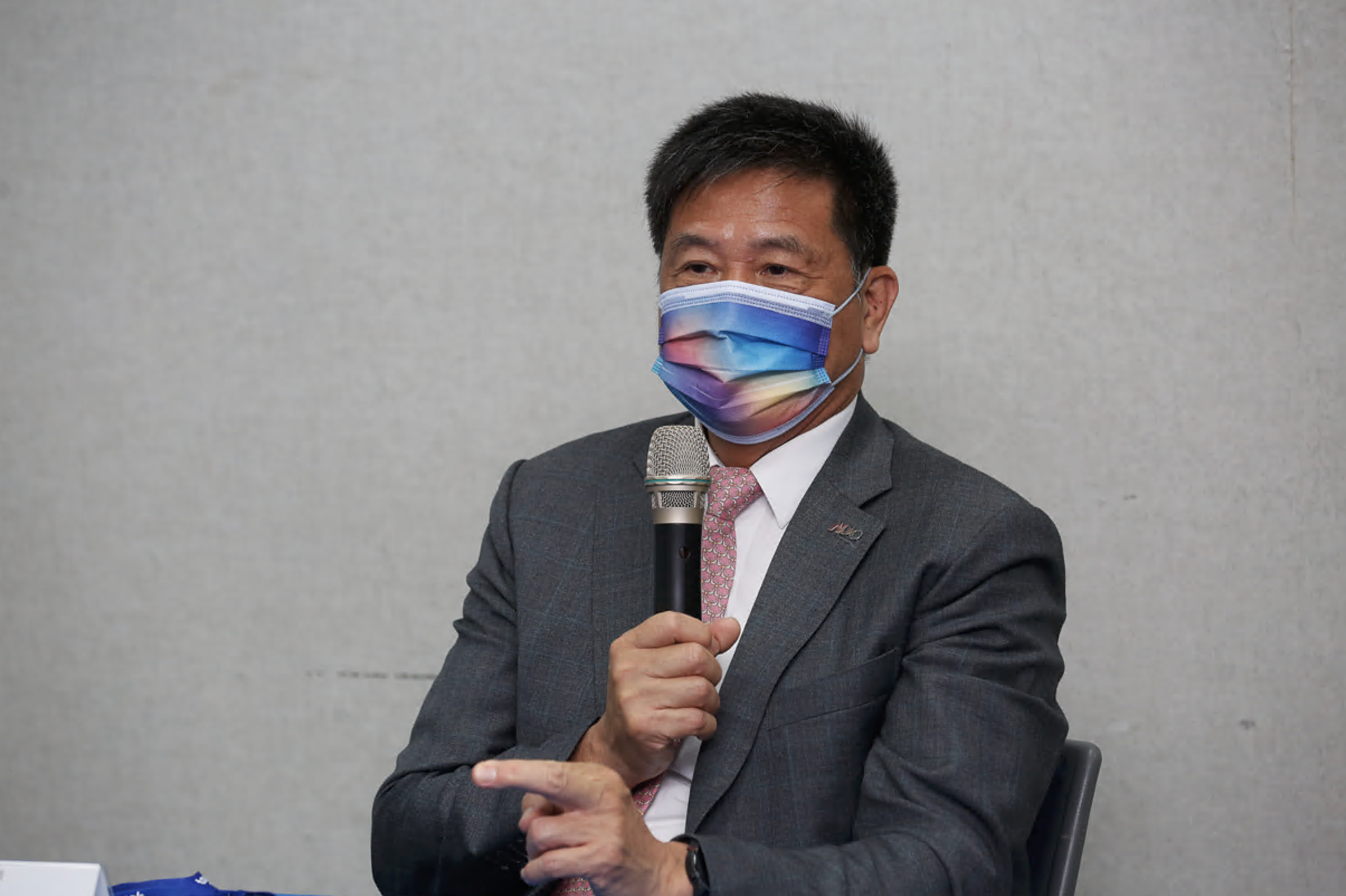 彭双浪看衰面板市場,憂心景氣循環時間拉得更長、更慢。