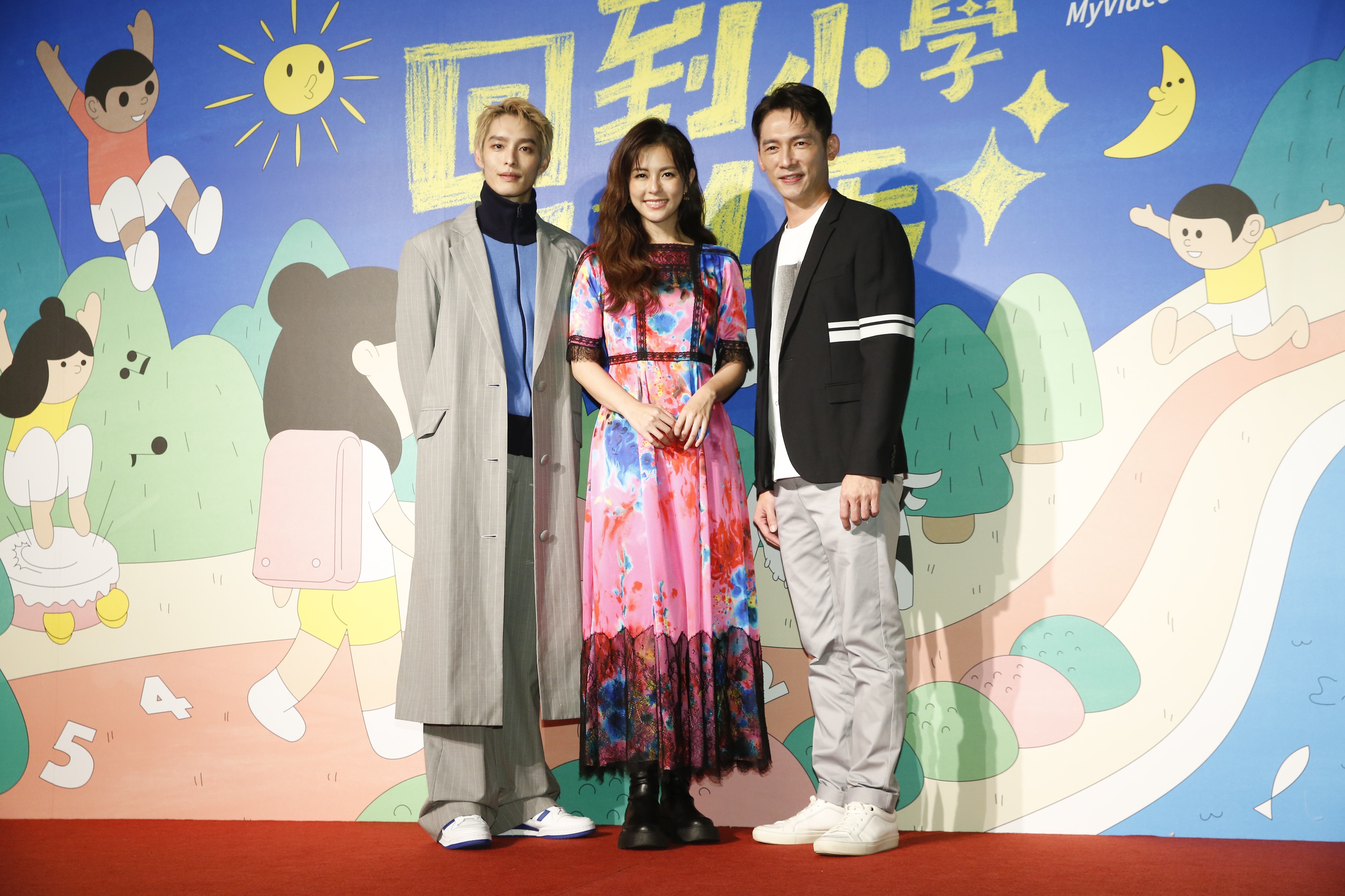 （左起）曹佑寧、任容萱、温昇豪今一同出席新節目記者會。