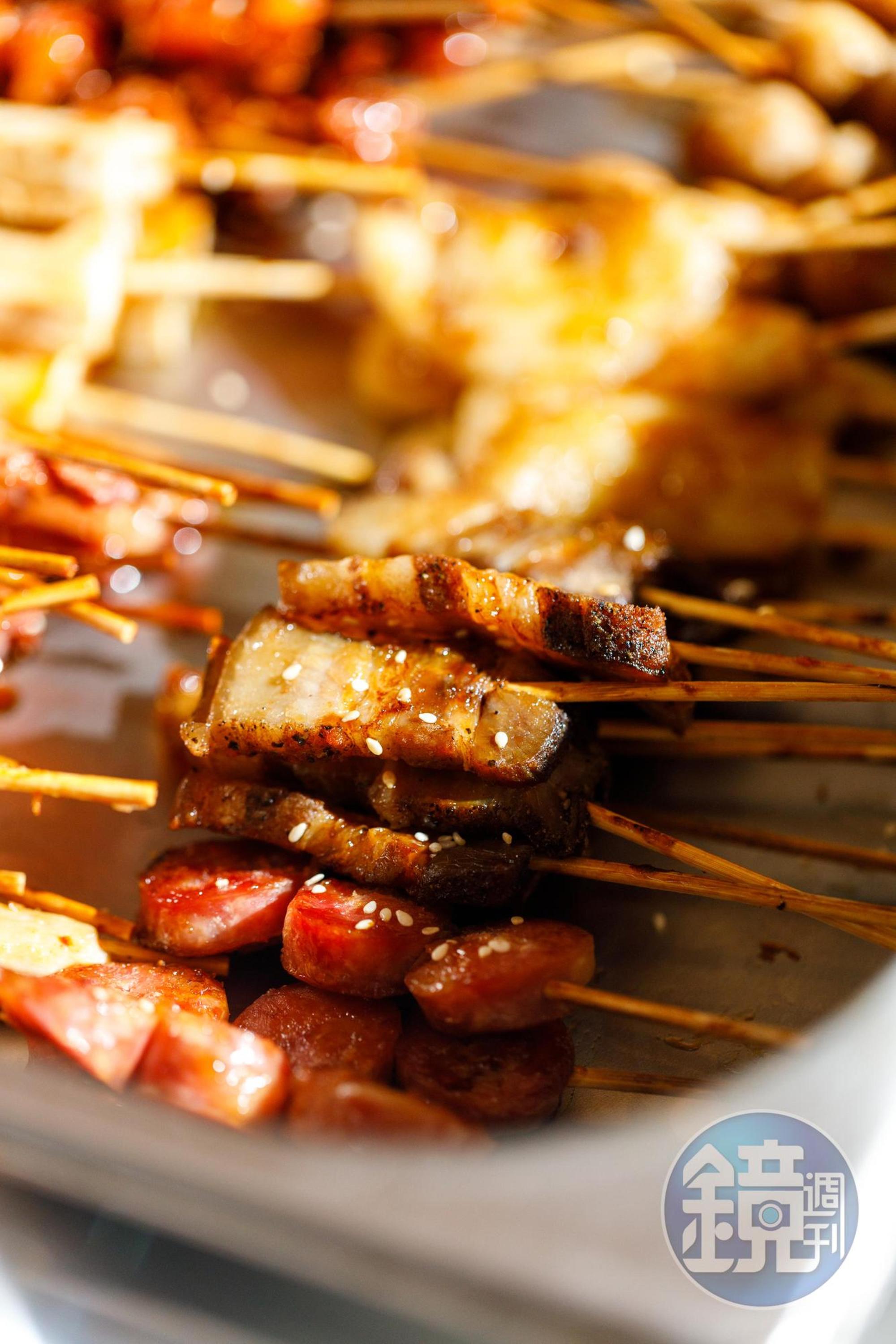 除了火鍋還提供現烤的「海風BBQ」，火烤兩吃一次滿足。