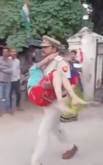 警方抵達後將女童送醫。(翻自推特)
