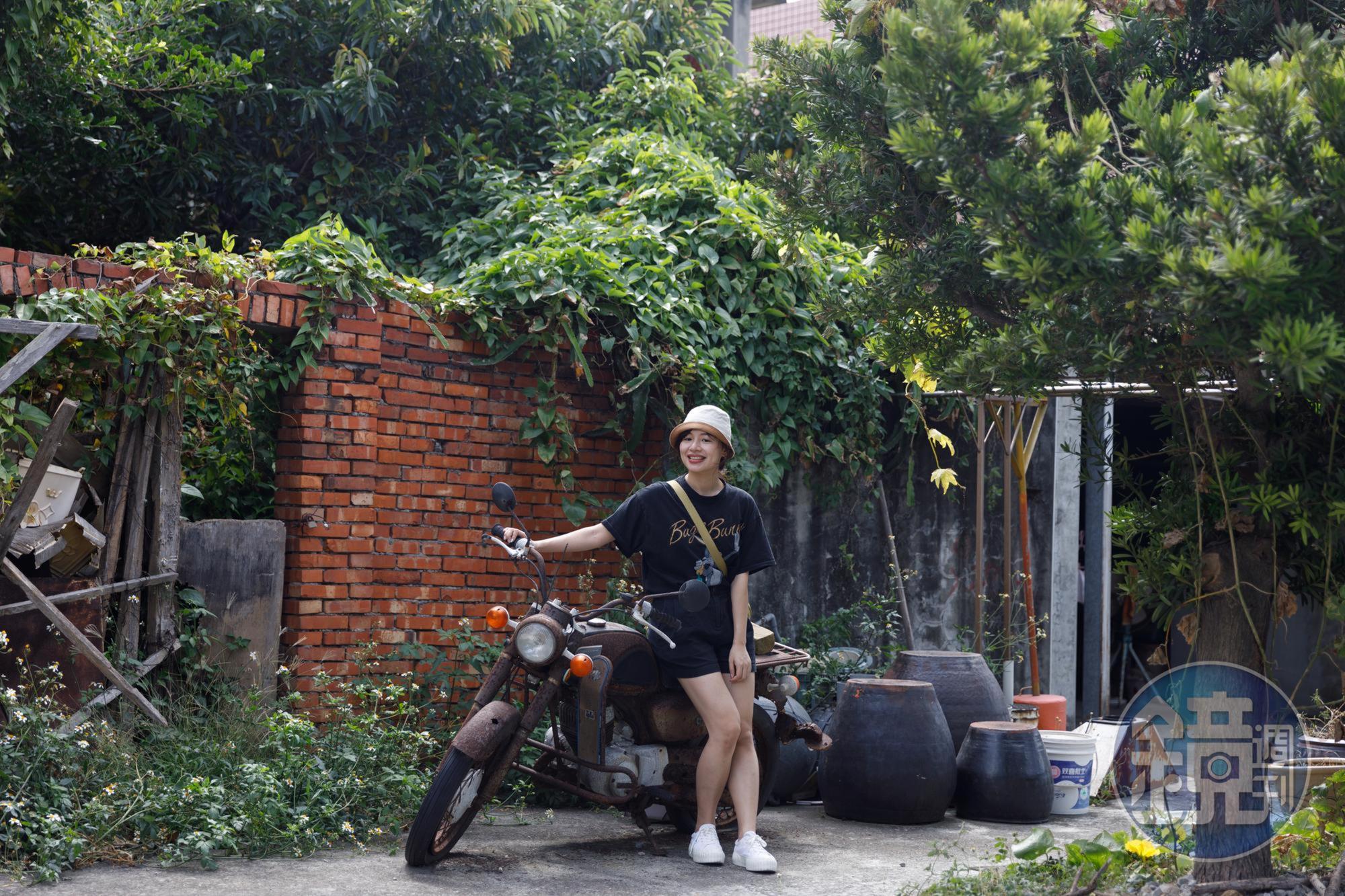 大安濱海自行車道串連起海線各景點，可以騎到海墘老街順遊。