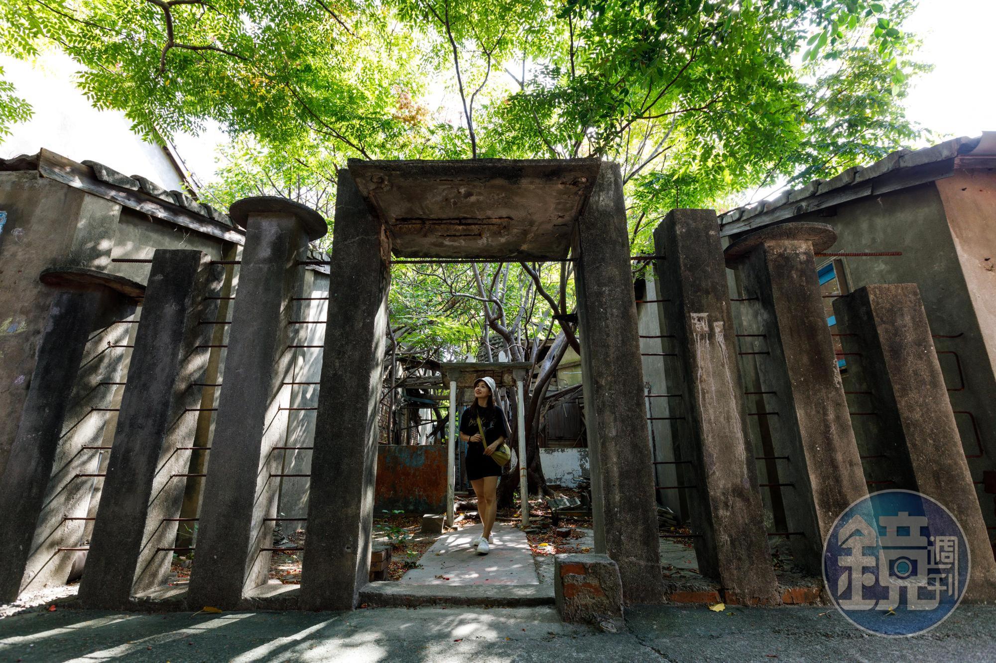 隨著原住戶搬遷，眷村老屋閒置多年，如今藝術家進駐，再次有了新面貌。