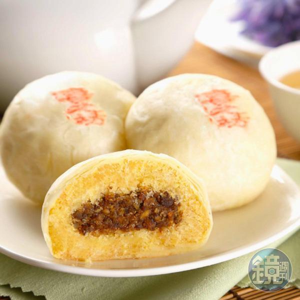 喜之坊的綠豆椪肥肉比例低，還加入蝦米拌炒添鮮味，並加入肉桂提香。