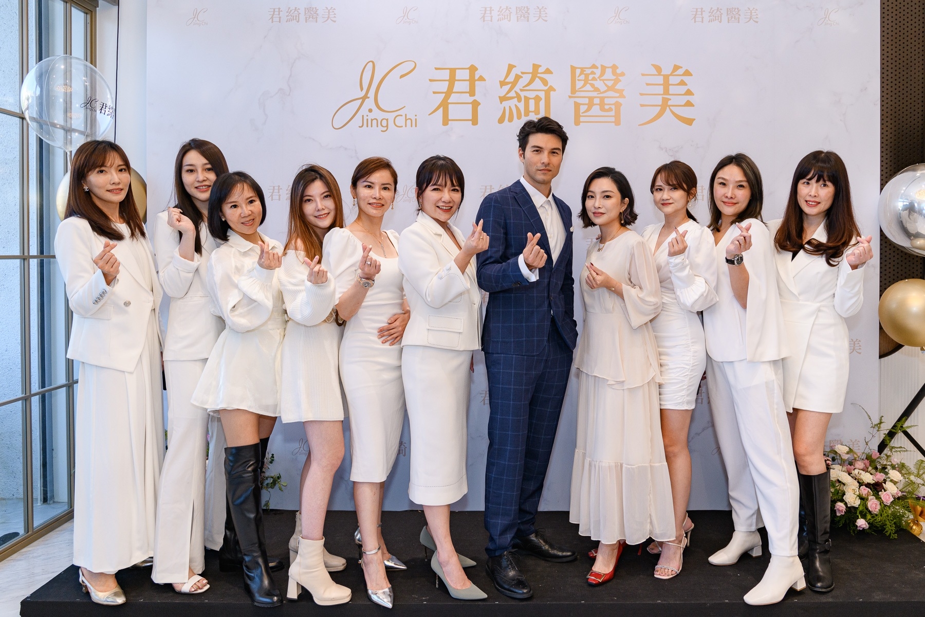 鳳小岳蒞臨君綺竹北診所開幕活動現場