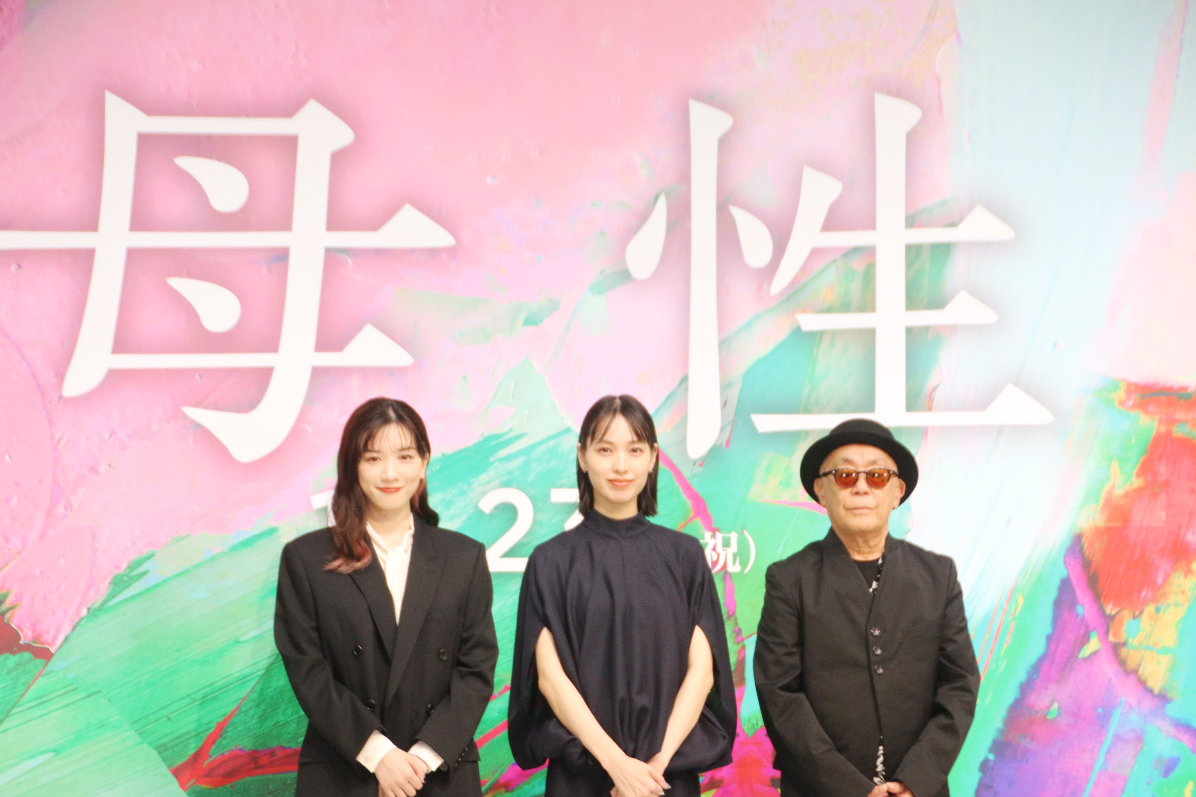 永野芽郁（左起）、戶田惠梨香、導演廣木隆一今出席《母性》記者會。