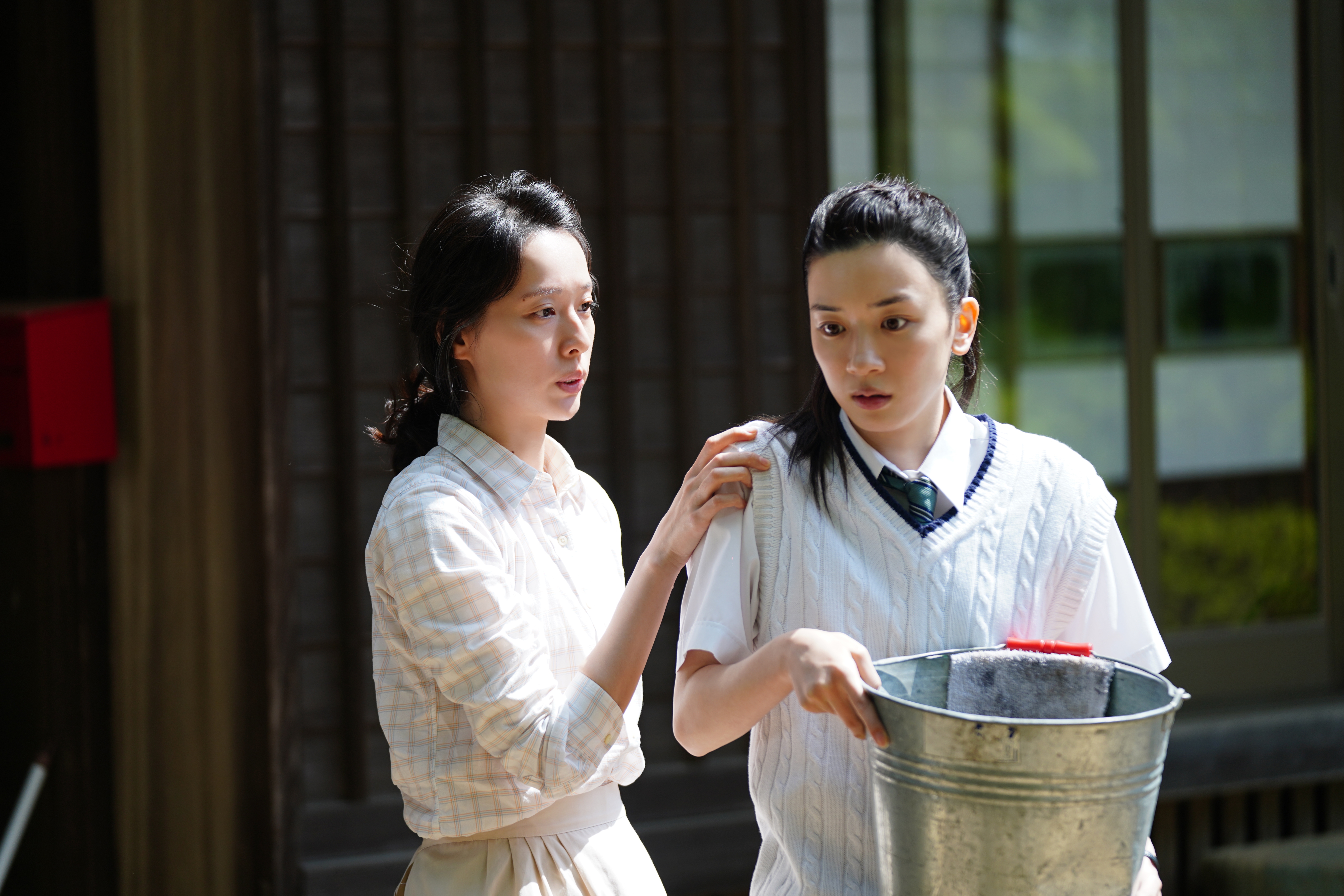 永野芽郁（右）飾演戶田惠梨香女兒，因得不到母親關愛而苦惱。（©2022映画「母性」製作委員会提供）