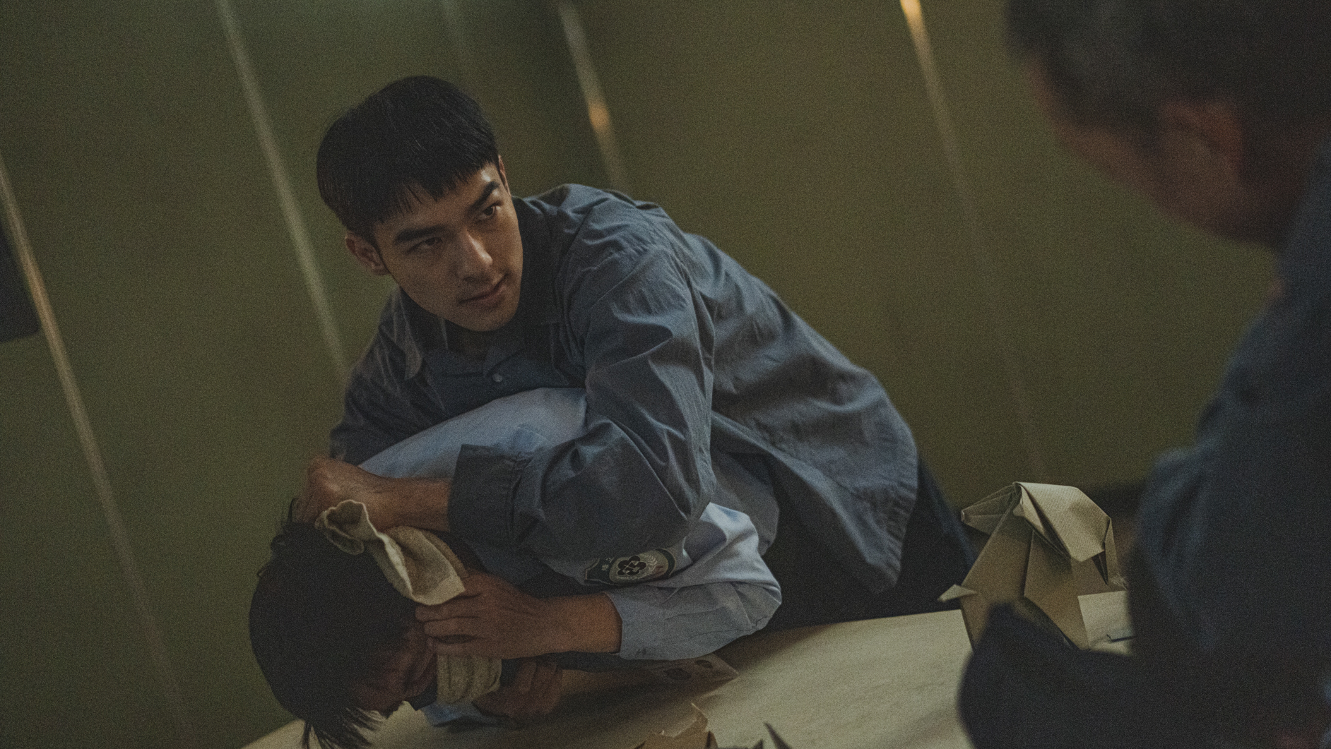 「囚犯」陳昊森在獄中製造混亂以利逃亡。（威視電影提供）