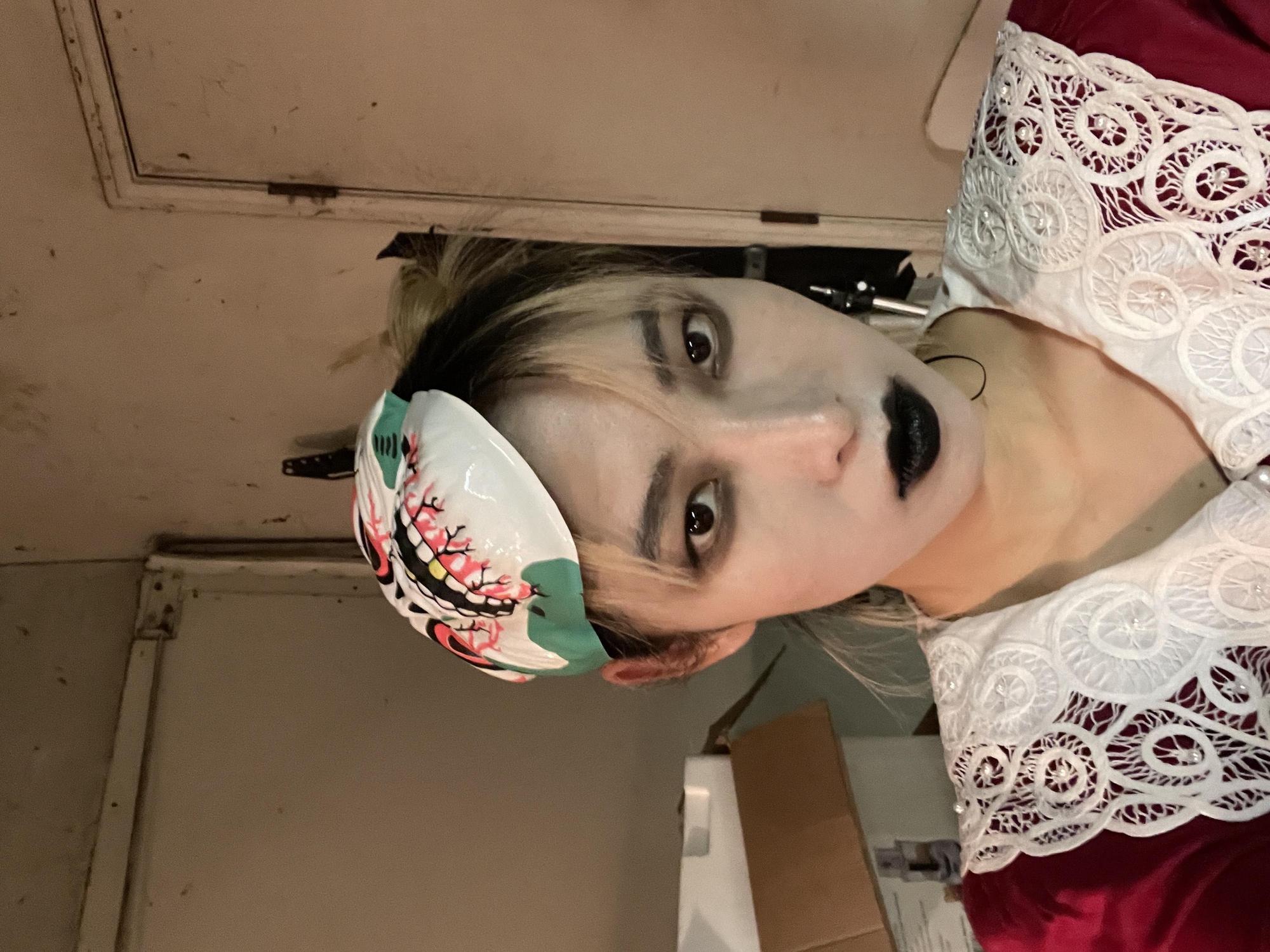 王若琳「梯納」以妹妹名字命名，血腥歌詞輕快曲風。（索尼音樂）