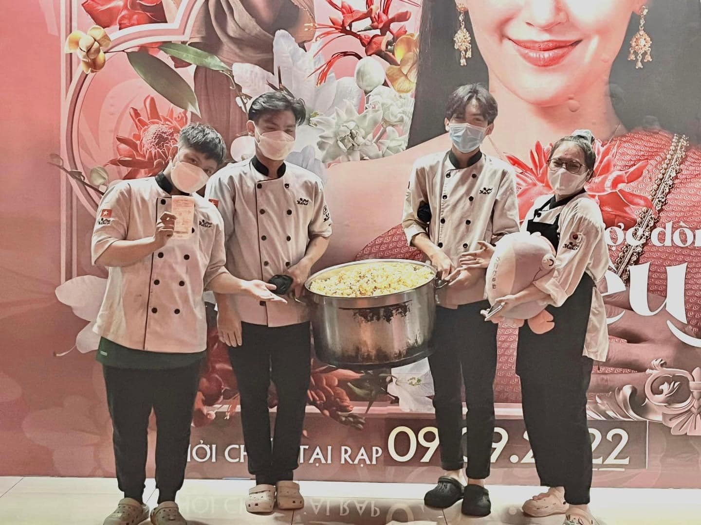 好大一桶爆米花。（翻攝自泰國清邁象 Chiang Mai Elephant臉書粉專）