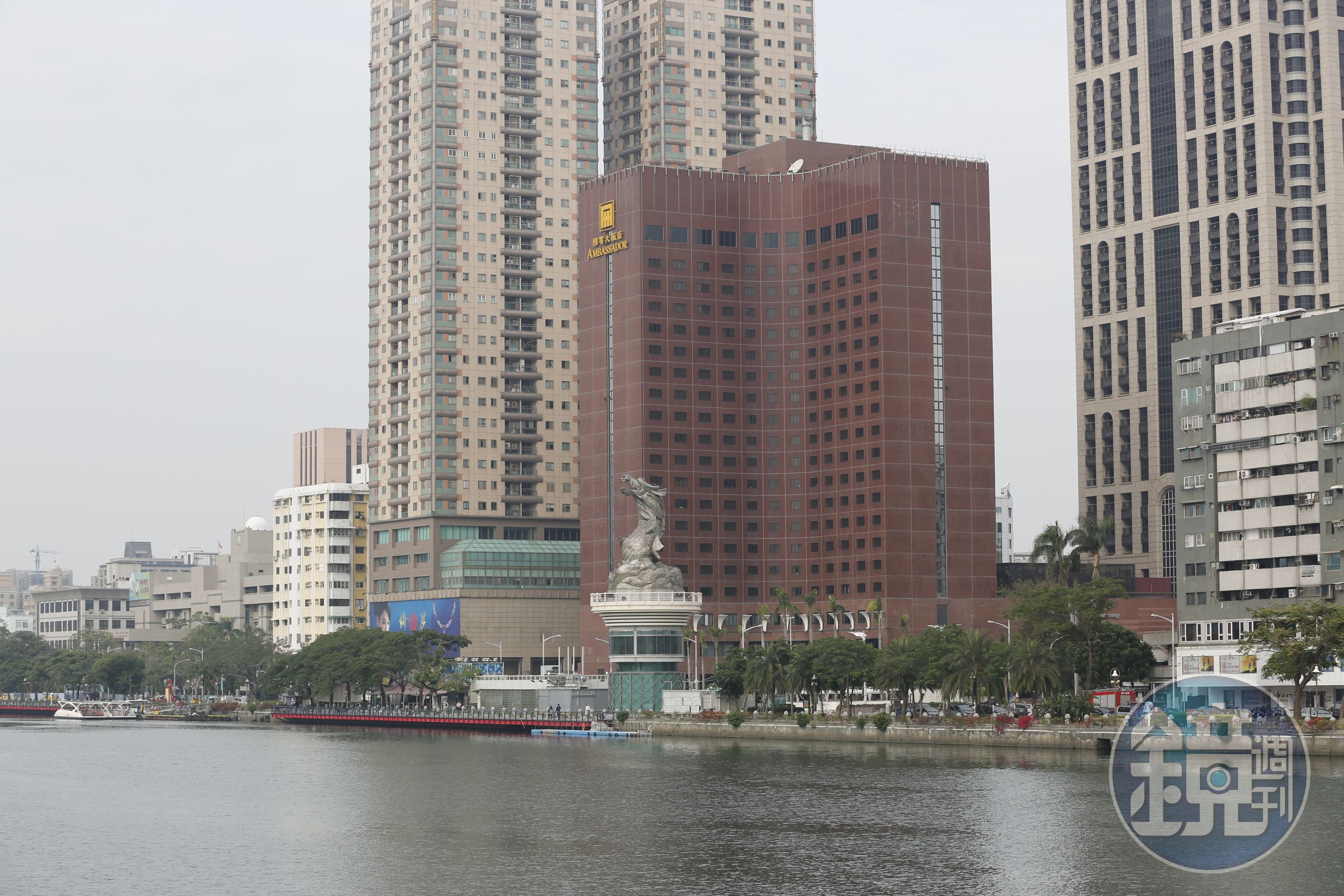 高雄國賓大飯店坐落於愛河河畔，是當地知名地標。（本刊資料照）