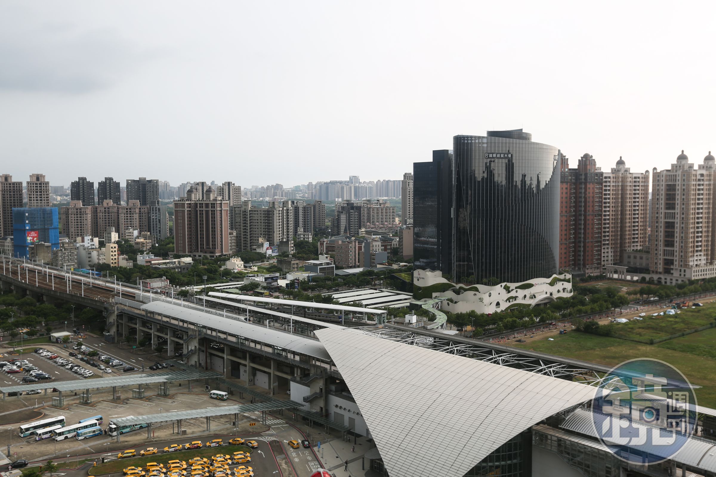 房市專家認為竹北現況外弛內張，房價撐到明年329檔期可能會下跌。