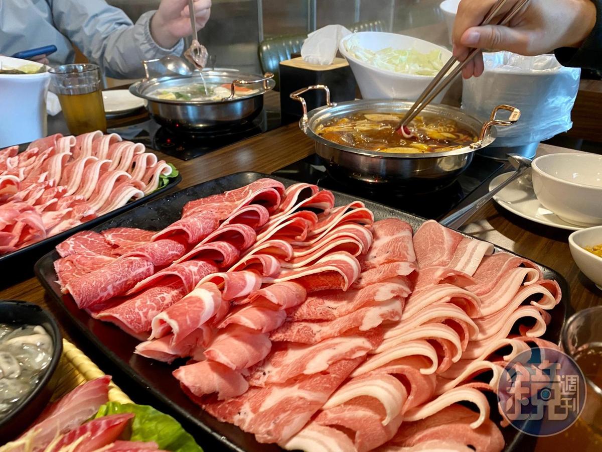 一組15人的奧客自帶食材來吃小火鍋，過程百般刁難最後還留下負評。（示意圖，本刊資料照）