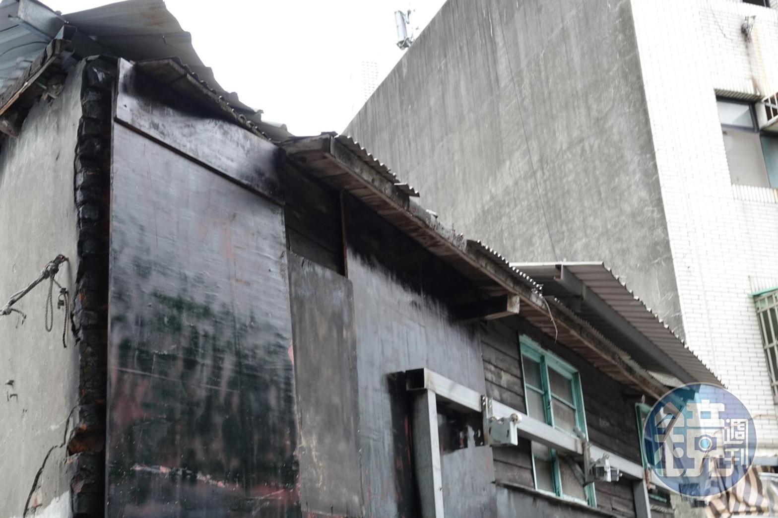 台鐵指控蘇家遮雨棚侵占台鐵土地,要求拆除占用部分。