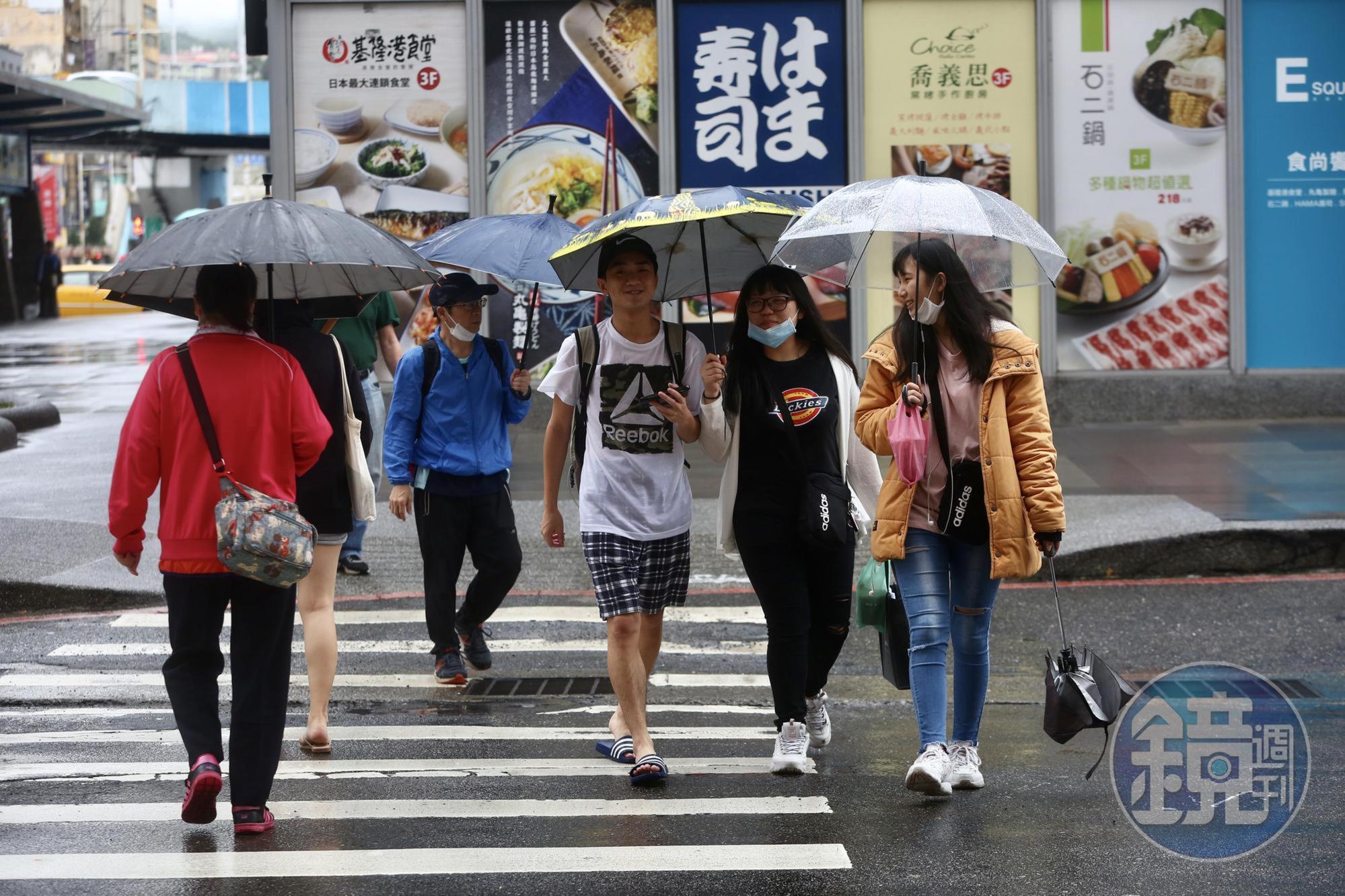 今日大台北及東半部地區降雨增加，輕颱奈格也將在下週日影響台灣。（本刊資料照）