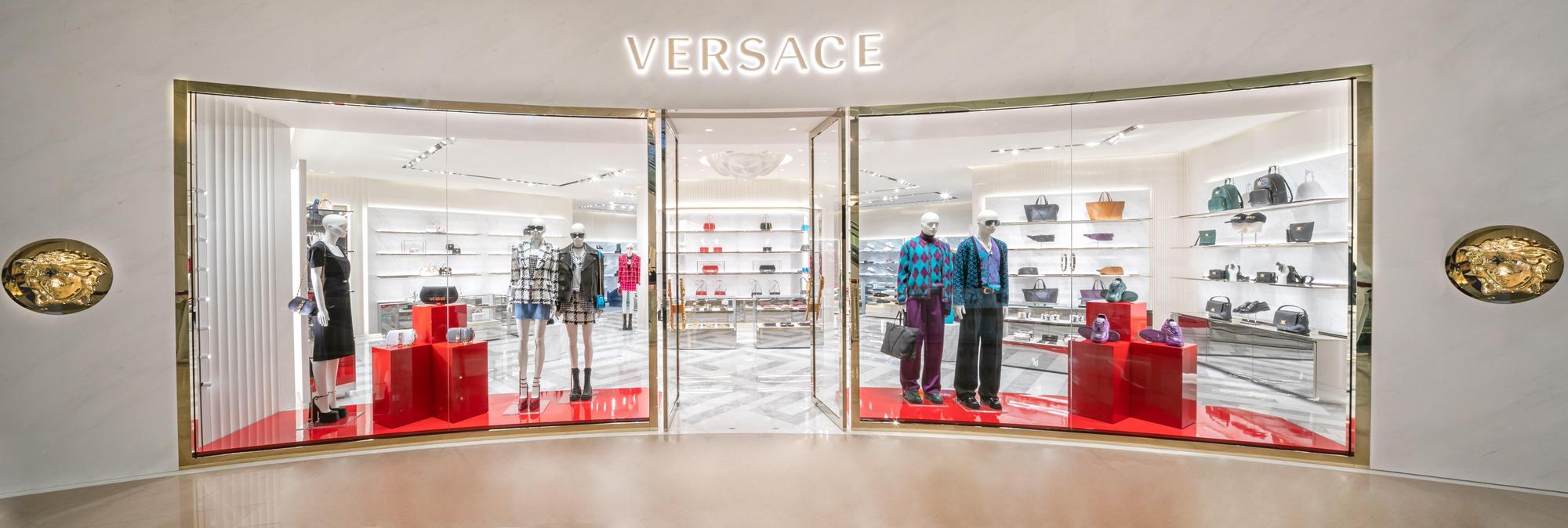 VERSACE台北101購物中心專門店重新開幕。(VERSACE提供)