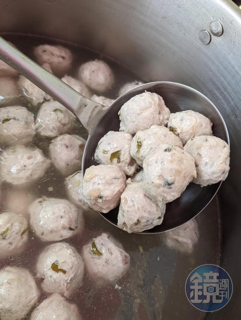 特別的菱角貢丸吃得到一塊塊的菱角,非常美味。