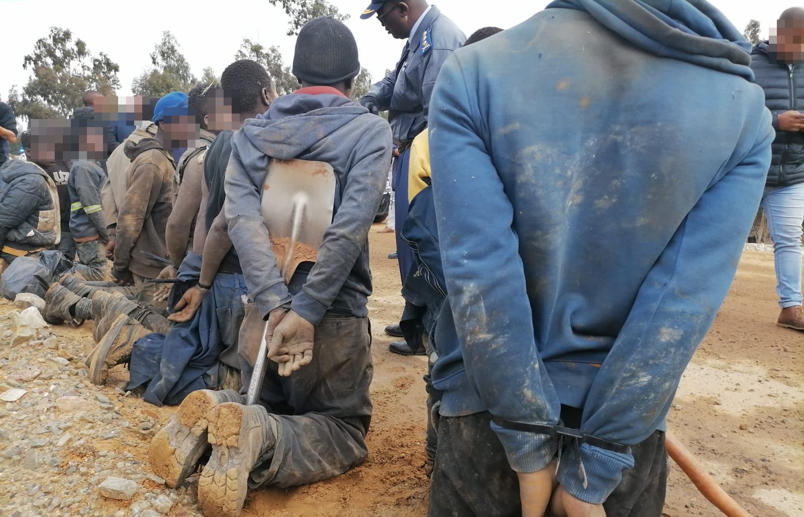 南非豪登省7月發生一起集體性侵事件,如今檢方因作證不足,撤銷對14名被告的指控。(翻攝自推特)