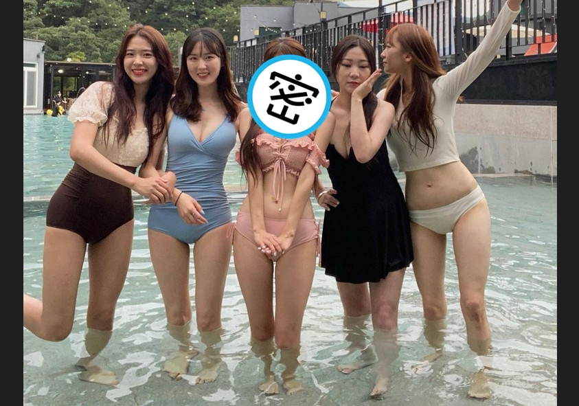 鄉民在八卦版轉發一張五名正妹戲水照，遭網友指名中間妹子一看就是「處男」的菜。（翻攝IG @1995.mj）