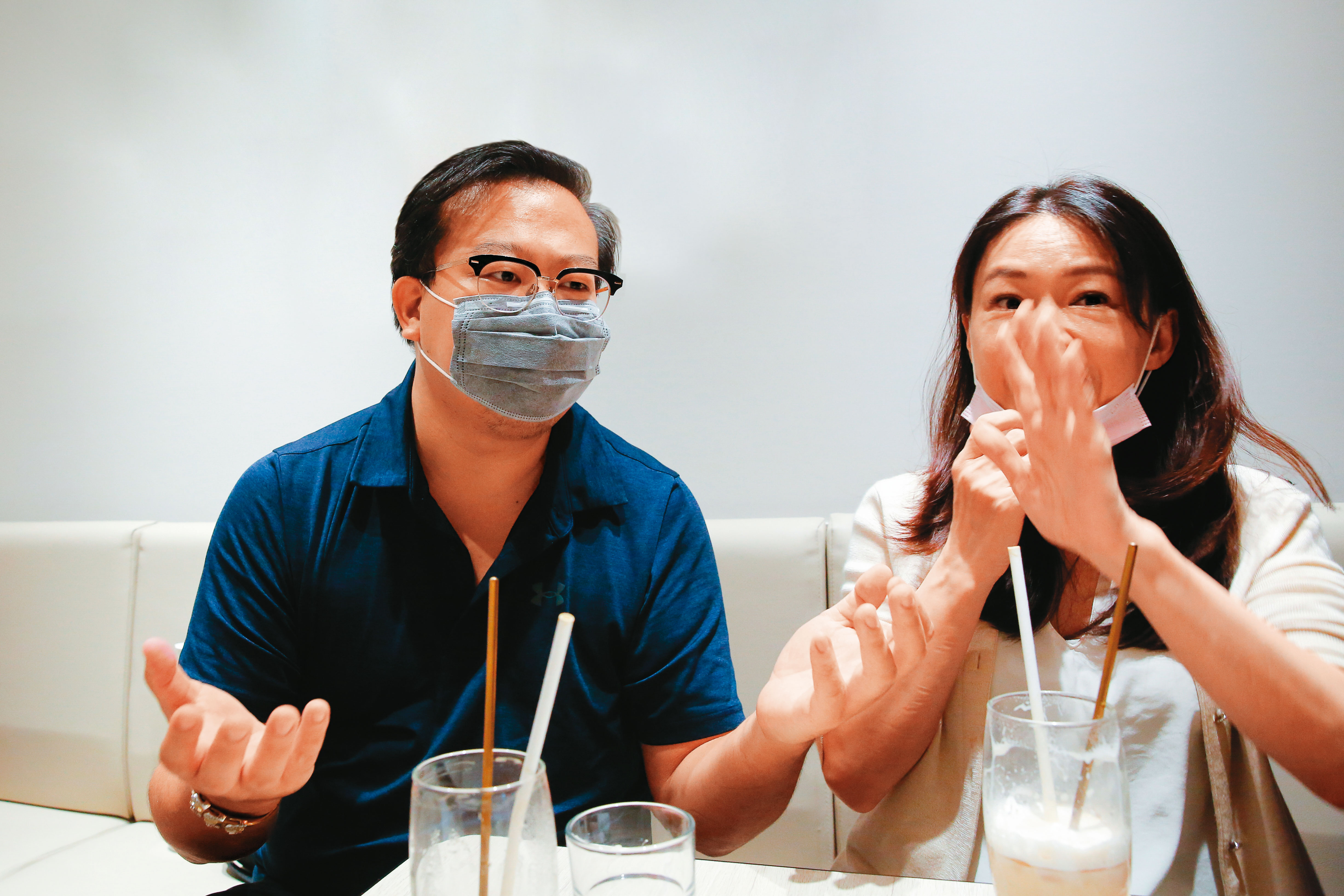 許偉良夫妻親上火線對本刊說明，面對弊案，他們強調團隊經得起檢驗。