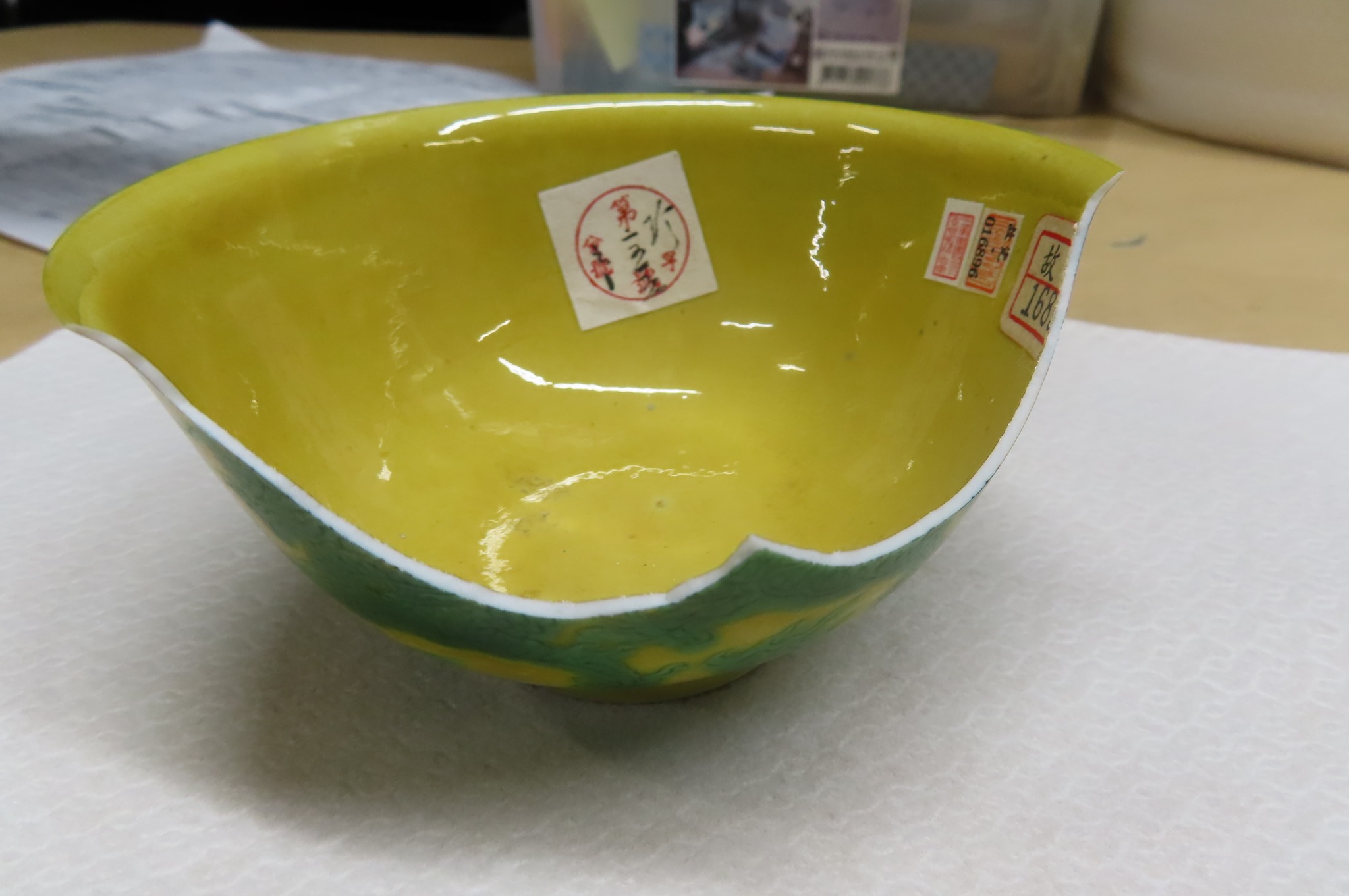 故宮公布3件國寶級文物的毀損照。（故宮博物院提供）