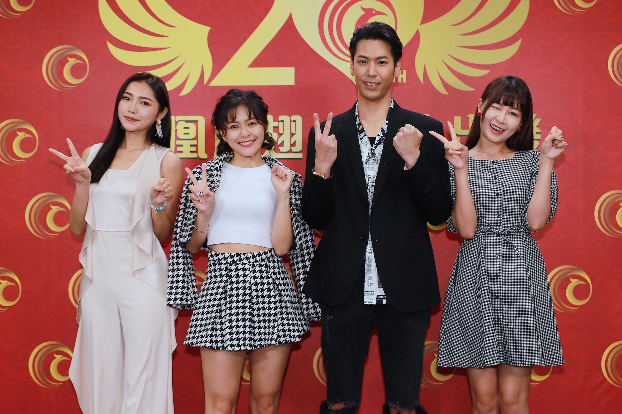 藝人楊淨宇、方琦、陳德烈、謝京穎開心合影。（民視提供）