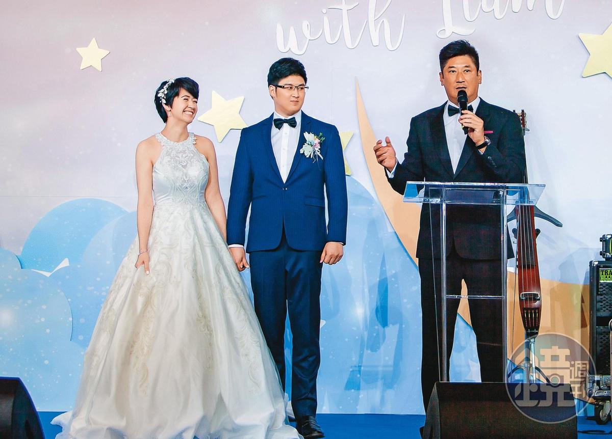 辜仲諒（右）長子辜昱銓（中）一口氣接下中信金創投、台彩和中信娛樂董事。（讀者提供）