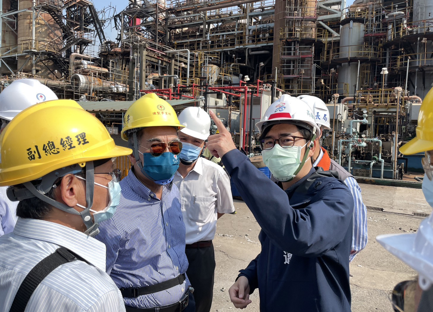 陳其邁昨天下午再度到廠區視察。（翻攝自陳其邁臉書）