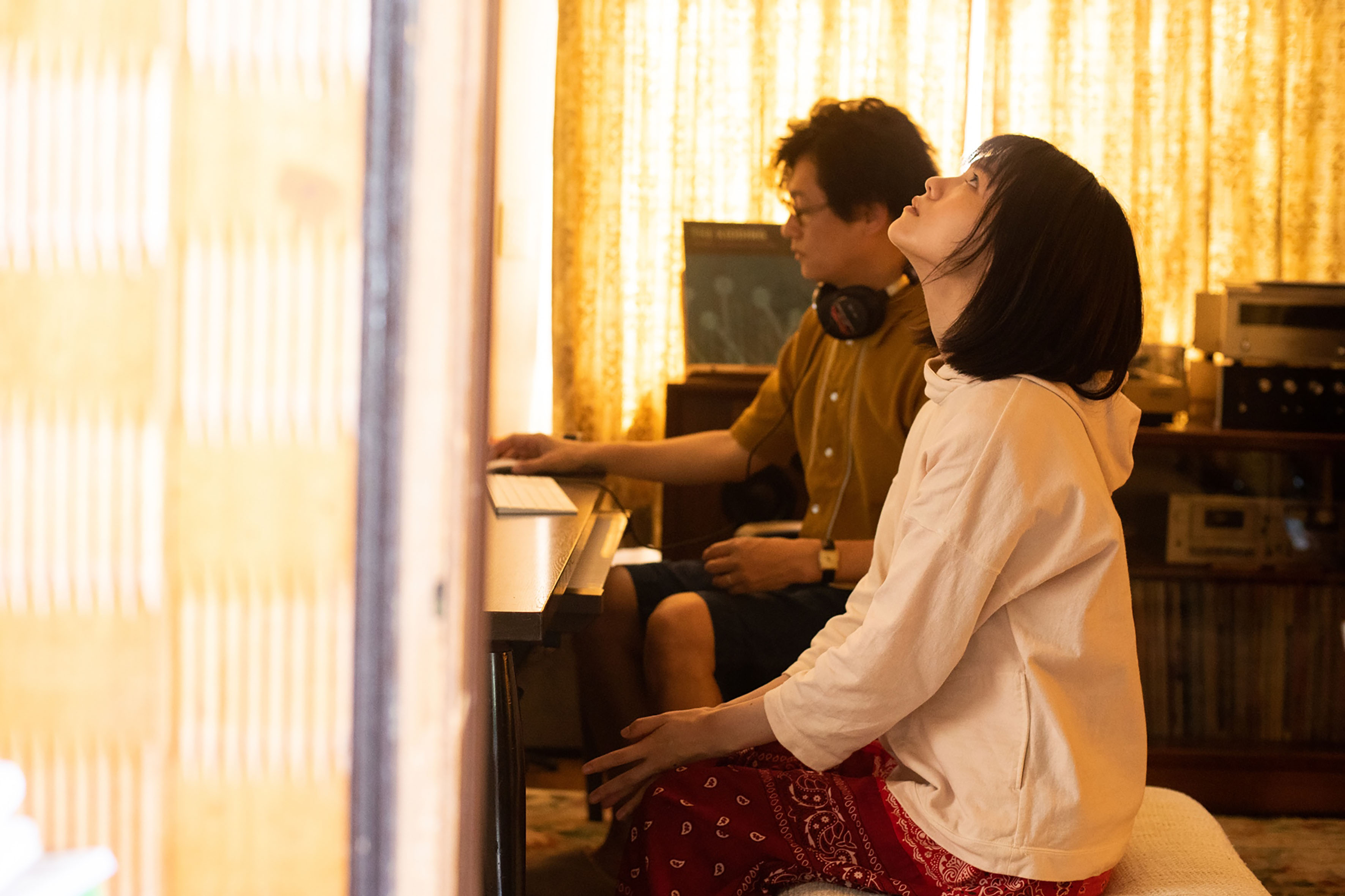 今泉力哉導演新片《幽靜的山荷葉》講述由單親爸爸撫養長大的志田彩良,在爸爸再婚後生活發生了變化。(希望行銷提供)