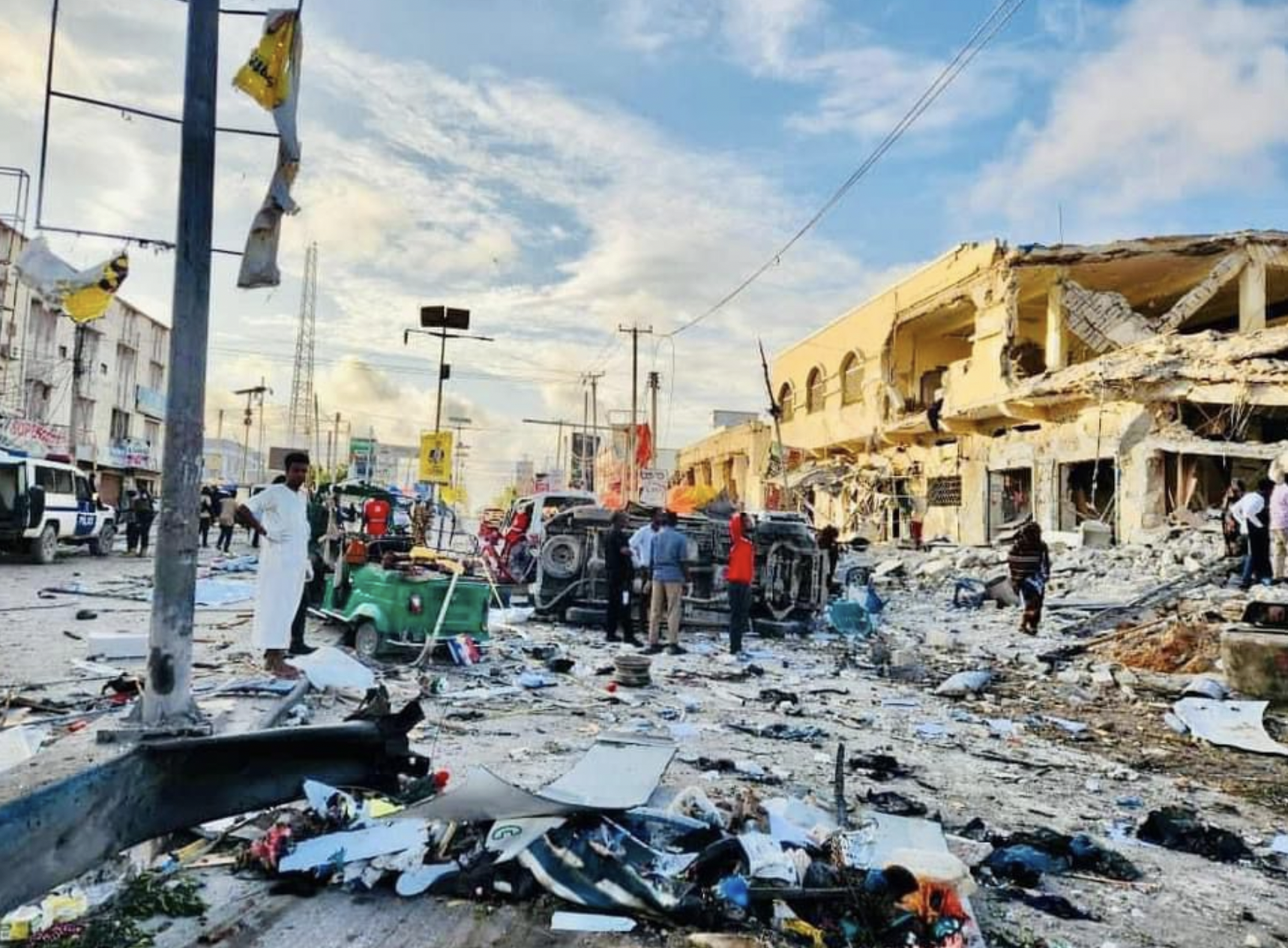 非洲索馬利亞首都摩加迪沙，29日傳出汽車炸彈恐怖攻擊。（翻攝自推特＠GaroweOnline）