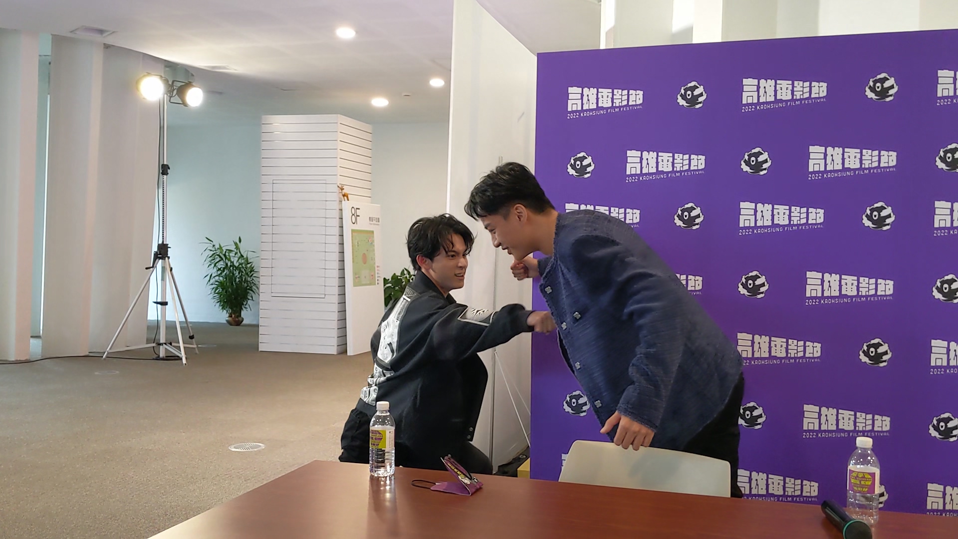 林暉閔與吳翰林現場示範中二打鬥戲。