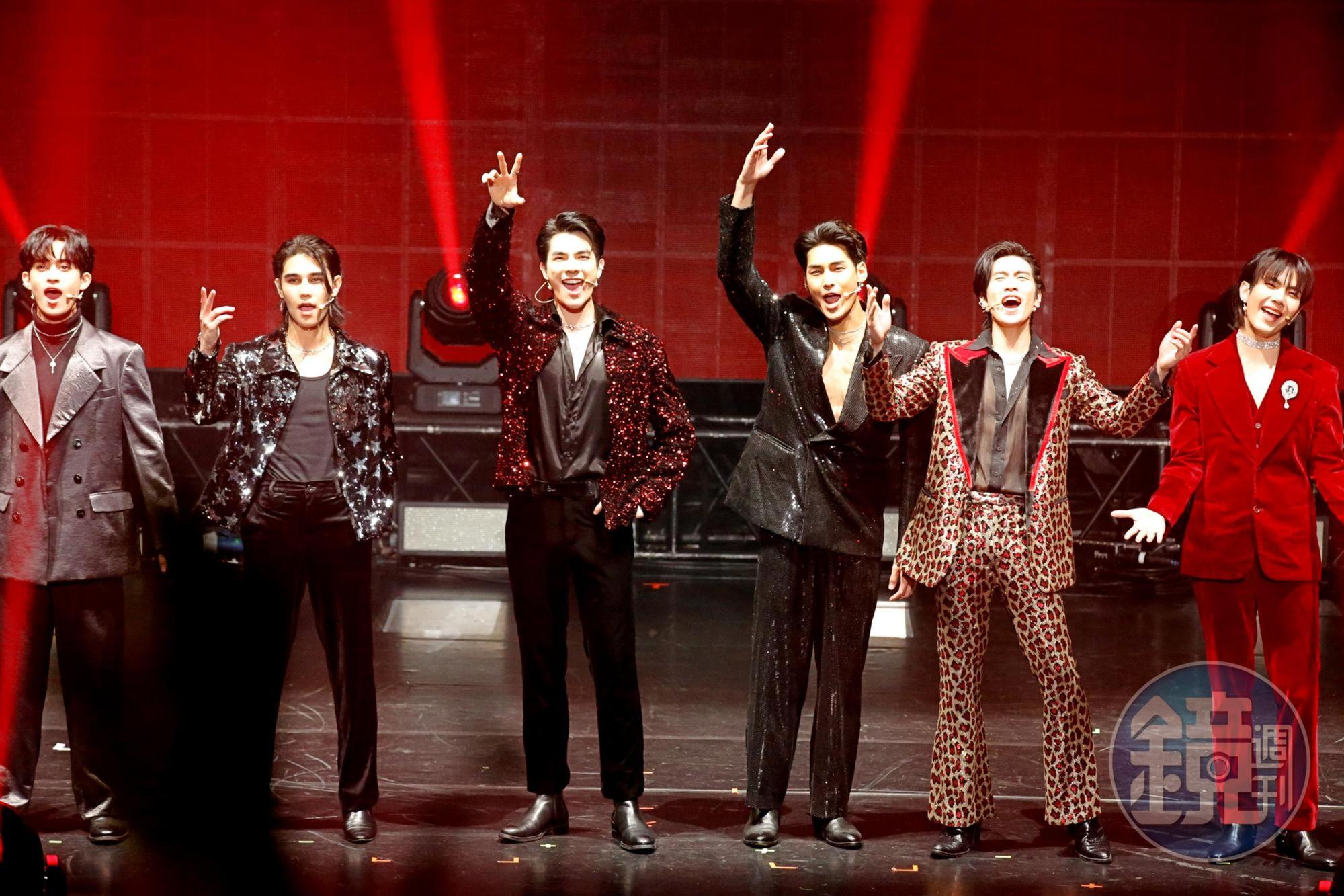 《黑幫少爺愛上我世界巡演》台北站週日首場開演，主演群登場就感受到粉絲熱情。（左起Barcode、Jeff、Mile、Apo、Bible與Build）