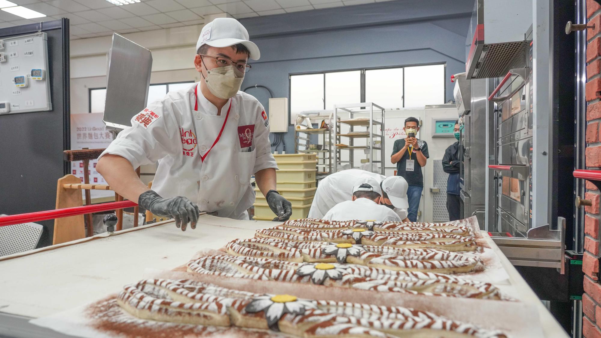 本屆決賽選手中資歷最淺的黃鈺翔表現穩定，以黑馬之姿贏得亞軍圖。