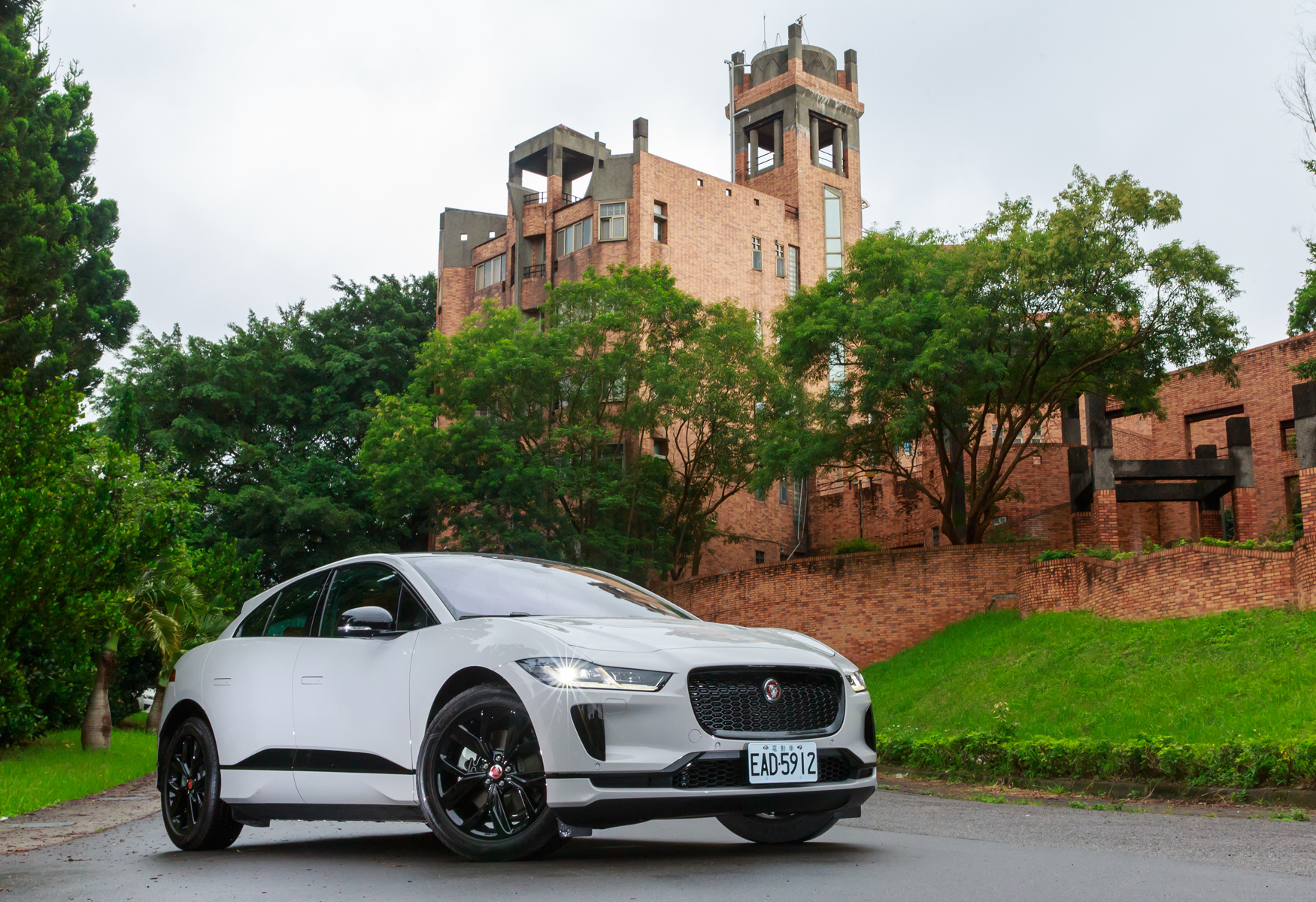 【鏡試駕】電豹逆襲！JAGUAR I-Pace EV400 S 黑魂進階版