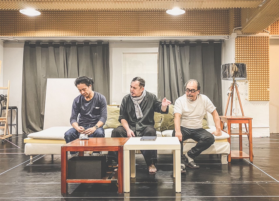 黃秋生原本這段期間要演出舞台劇《2呃22 ART》,但因他與另一位演員確診,演出暫停。(翻攝自黃秋生臉書)