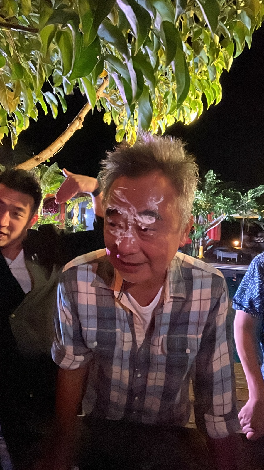 陳昇開心過64歲生日。（新樂園製作提供）
