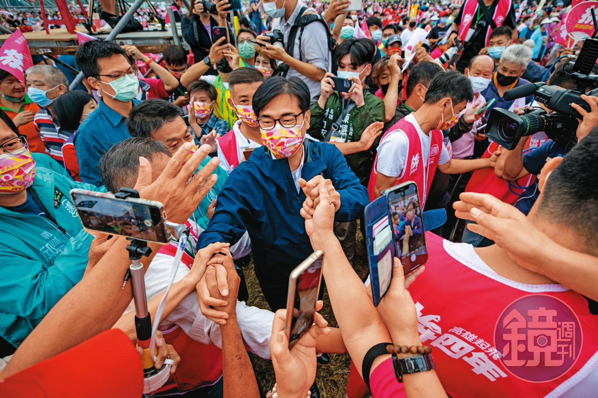陳其邁競選總部10月底成立，要向市民爭取「再拚4年」。