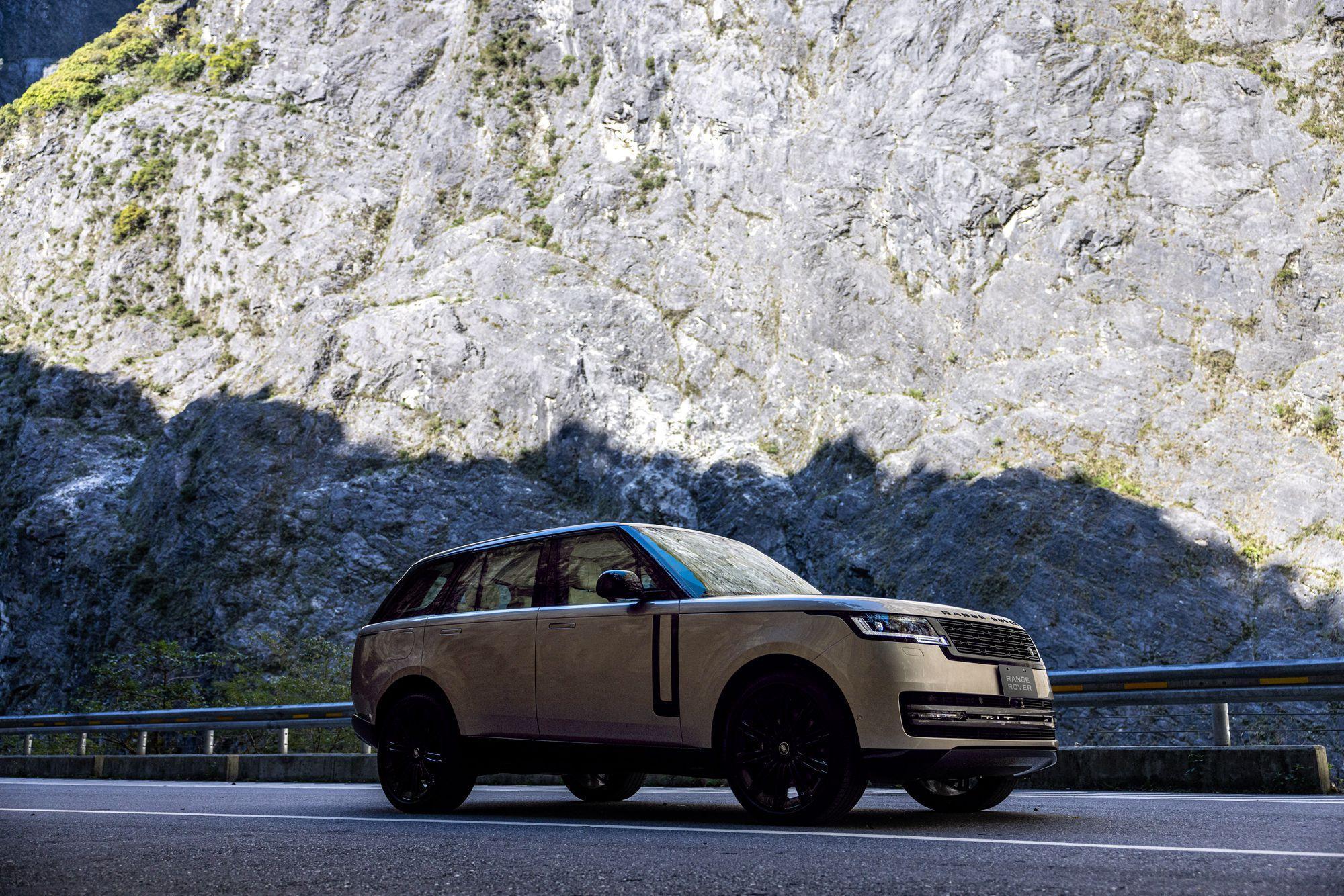 The New Range Rover 已於日前正式上市，建議售價新台幣 597 萬元起。