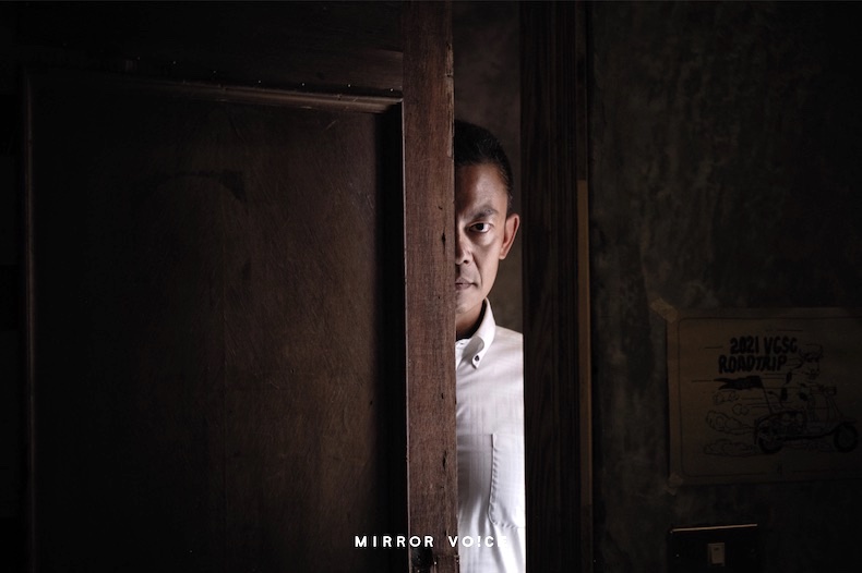 鏡好聽原創Podcast《犯罪心理學大解析》主持人戴伸峰，為國立中正大學犯罪防治學系教授，日本東北大學心理學博士，研究領域包含少年犯罪、社會心理學、生涯發展心理學、藥物濫用及處遇。曾榮獲第52、53屆廣播金鐘獎「社會關懷節目及主持人」「教育文化節目及主持人」共計4個獎項。（鏡好聽提供）