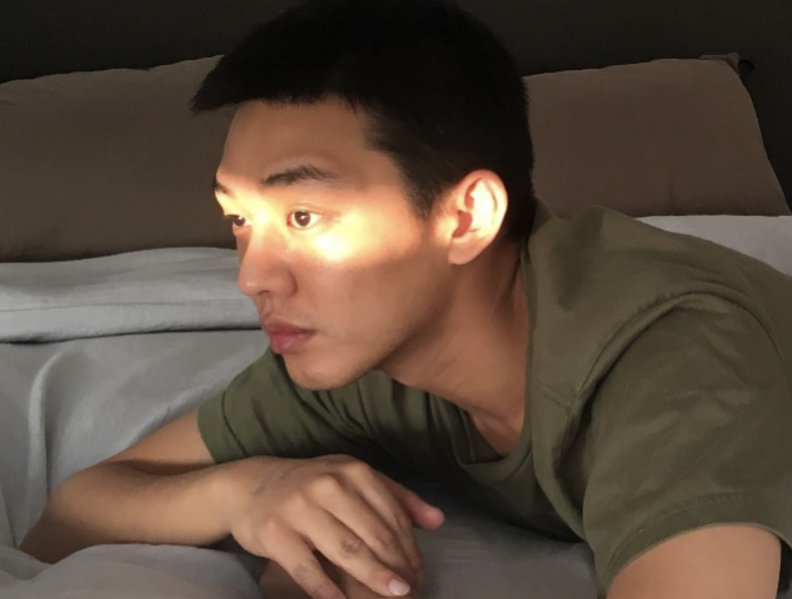 南韓梨泰院萬聖節活動發生大型踩踏意外事故，有消息指出因劉亞仁在場，才造成人群推擠，經紀公司急否認。（翻攝劉亞仁IG）