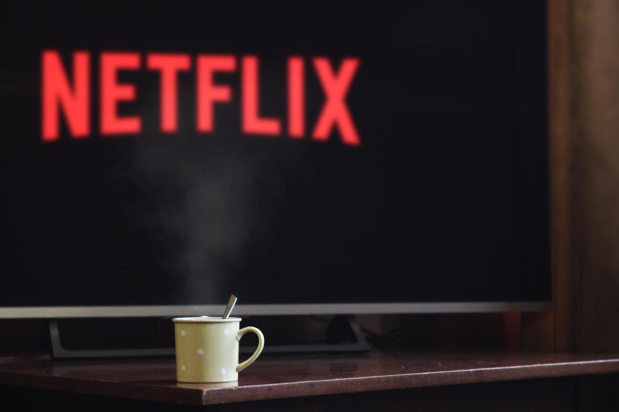 Netflix禁「假家人」共享帳號吃到飽,宣布2023開始額外收費。(翻攝自pexels)