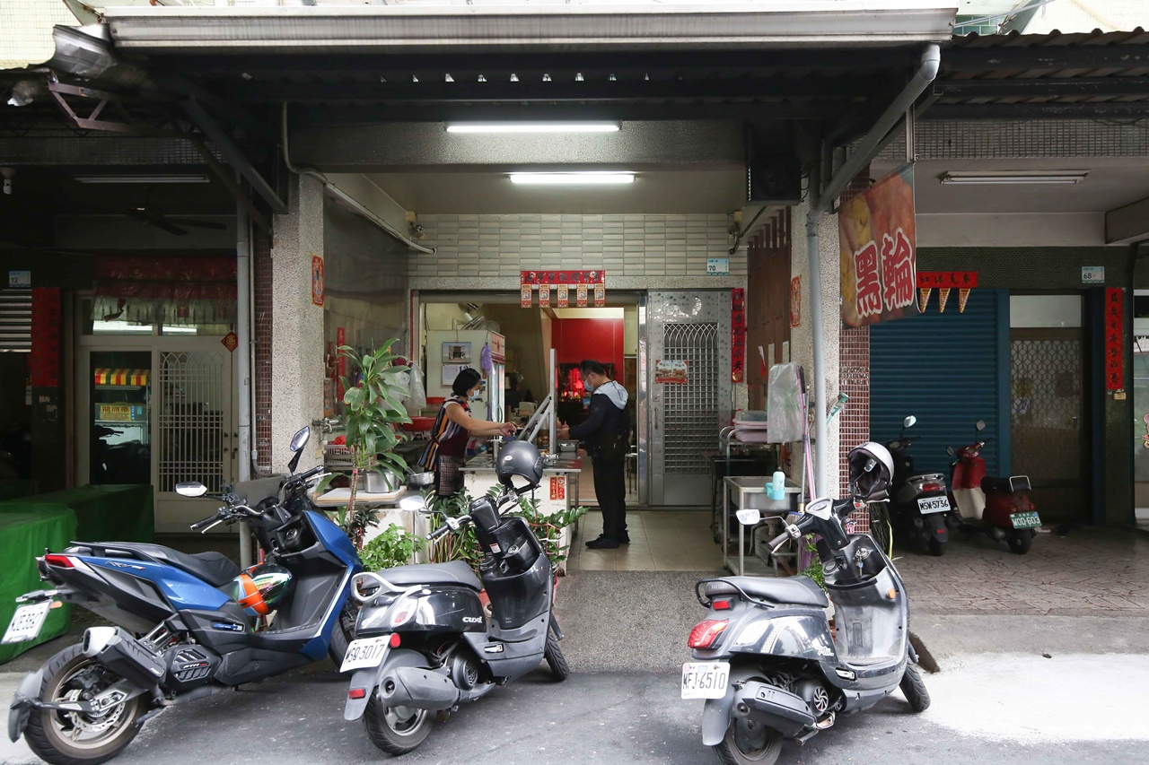 「pulu黑輪伯」搬進北區市場的巷子裡，老顧客也忠實相隨。